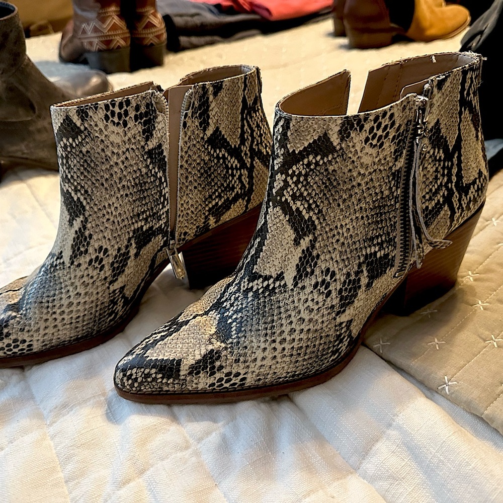 Sam Edelman snake print booties. Size 9
